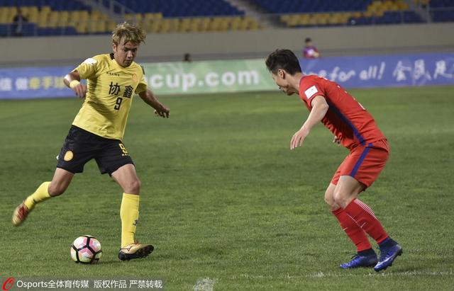 然而神秘男人的到来打碎了她们来之不易的幸福